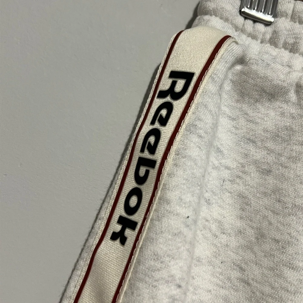 Reebok x H&M Light Gray Kids Fleece Jogger Pants 5T Sweatpants